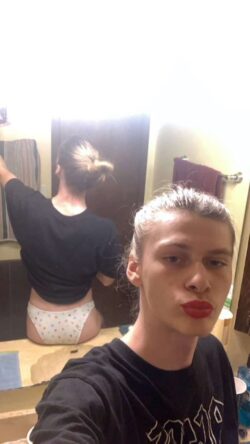 I’m sissycourtnii real name Ross Tucker am a closet sissy from Oklahoma