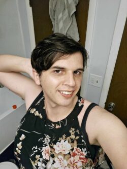 ~ New to crossdressing and i cant help but show it to the world!