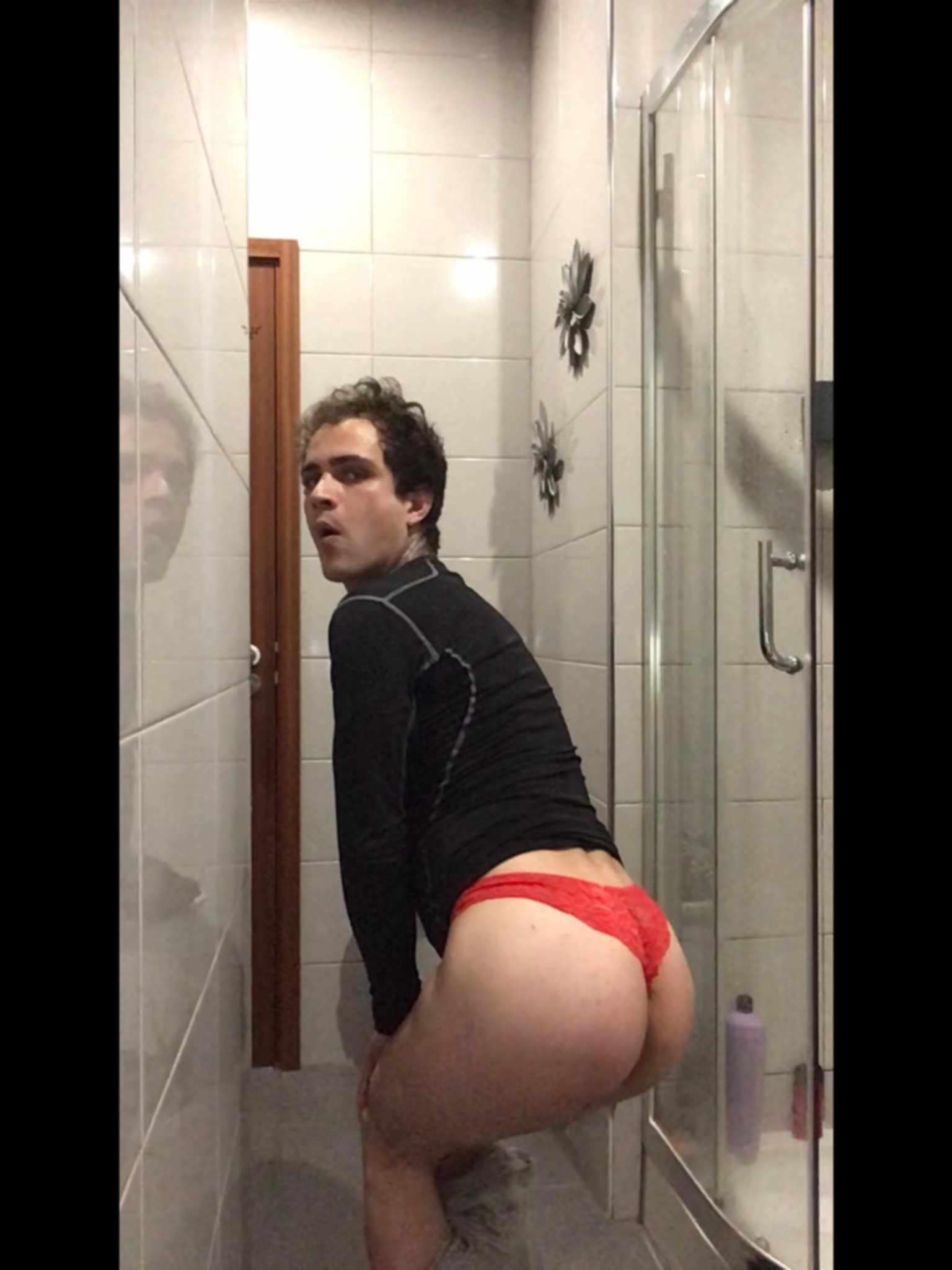 Luís sissyf*g puta maricona mostra videos En Facebook messeger