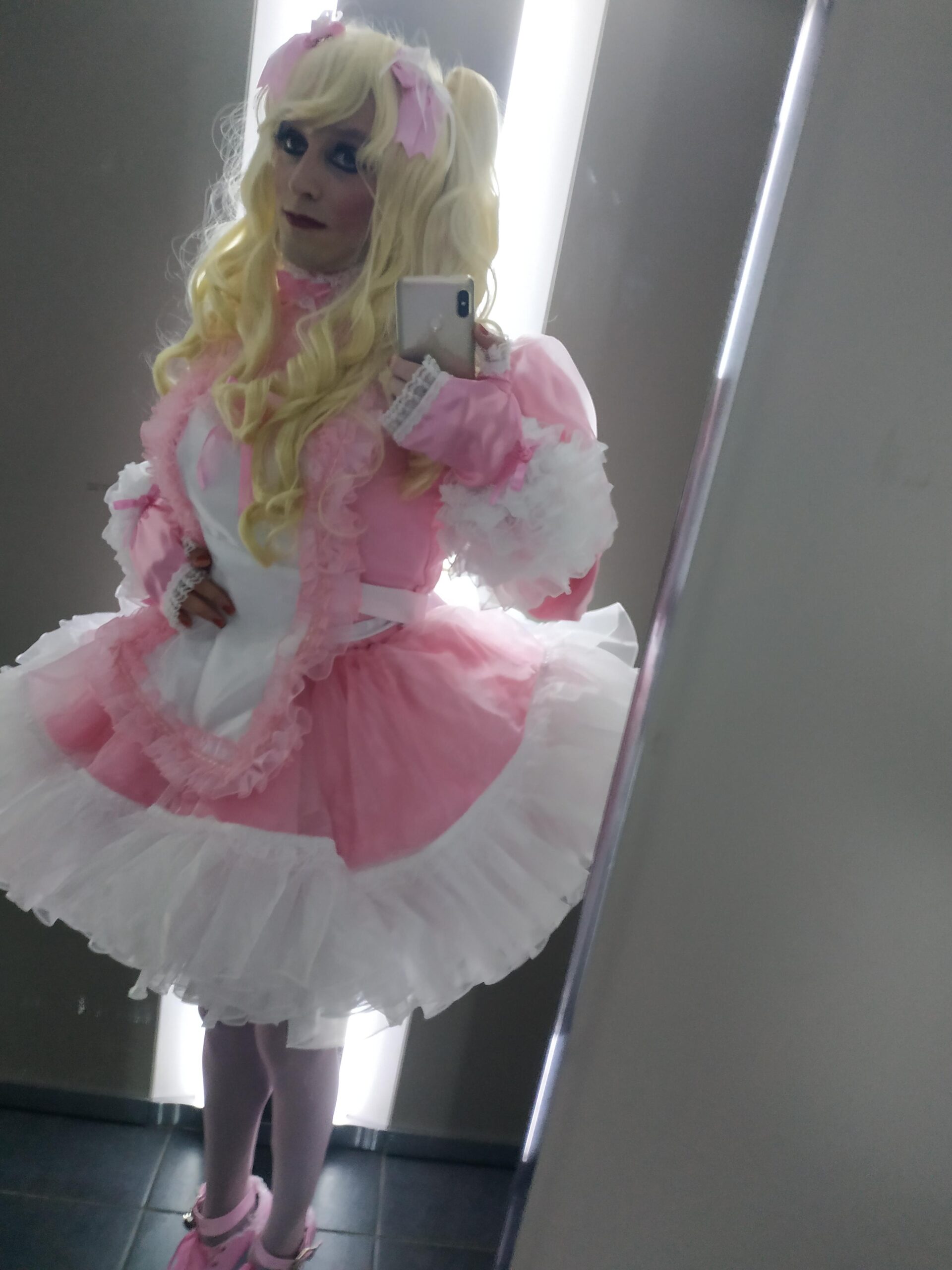 Sissy Marga – I am a sissy please expose me