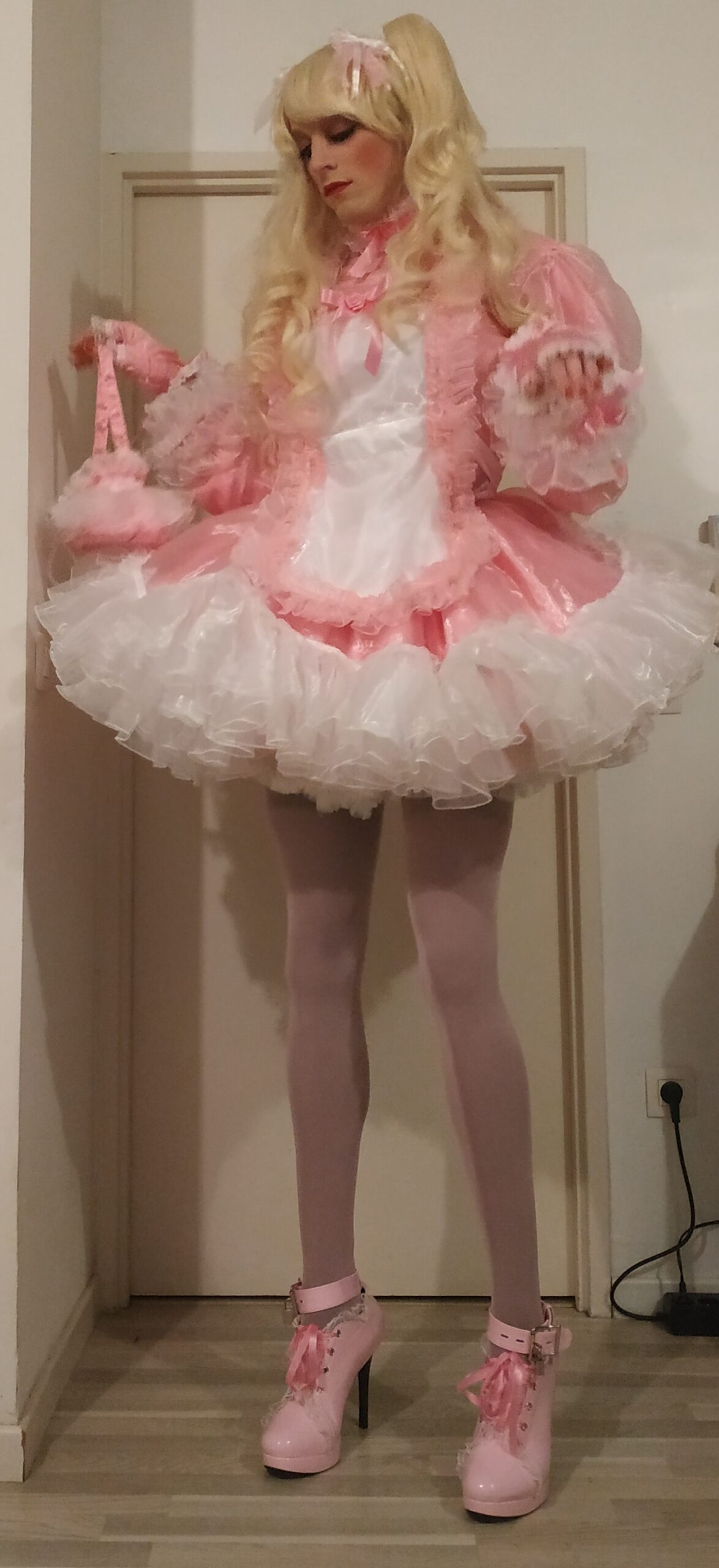 Sissy Marga – Pink sissy maid posing
