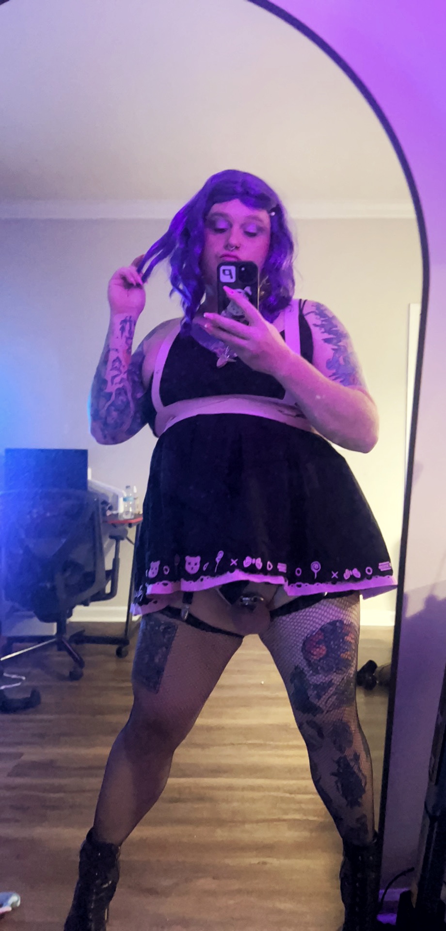 Sissy Taylor  – Crave exposure to the max