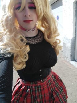 Sissy Marga - Tartan in public