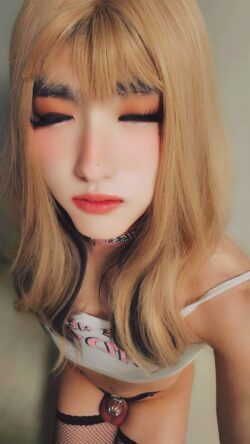 Layla4Dave – Doll up!