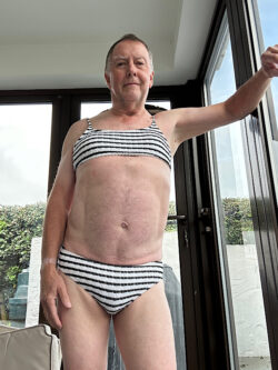 Sissy Bryn in bikini