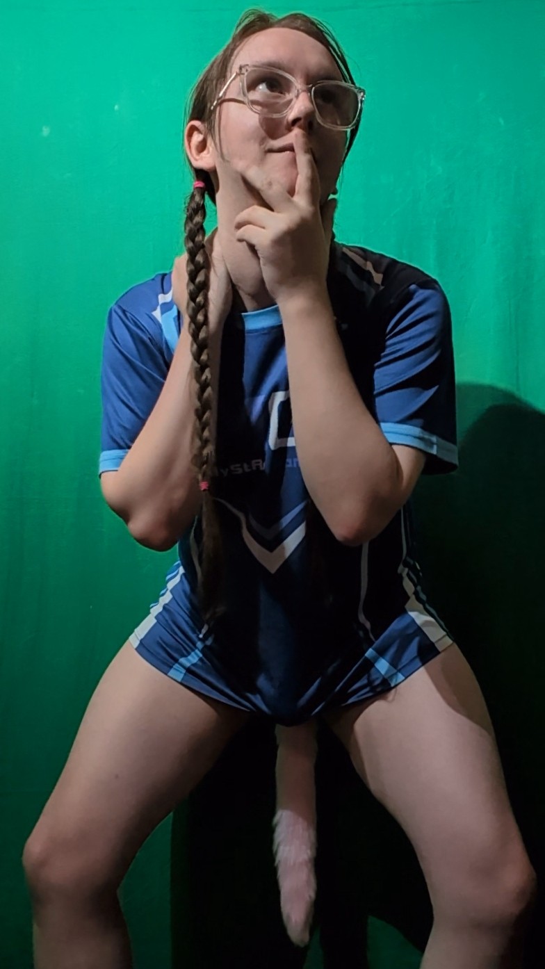 British Twitch Streamer sl*t Loves A Bit Of Tail – EXPOSE HER 😏