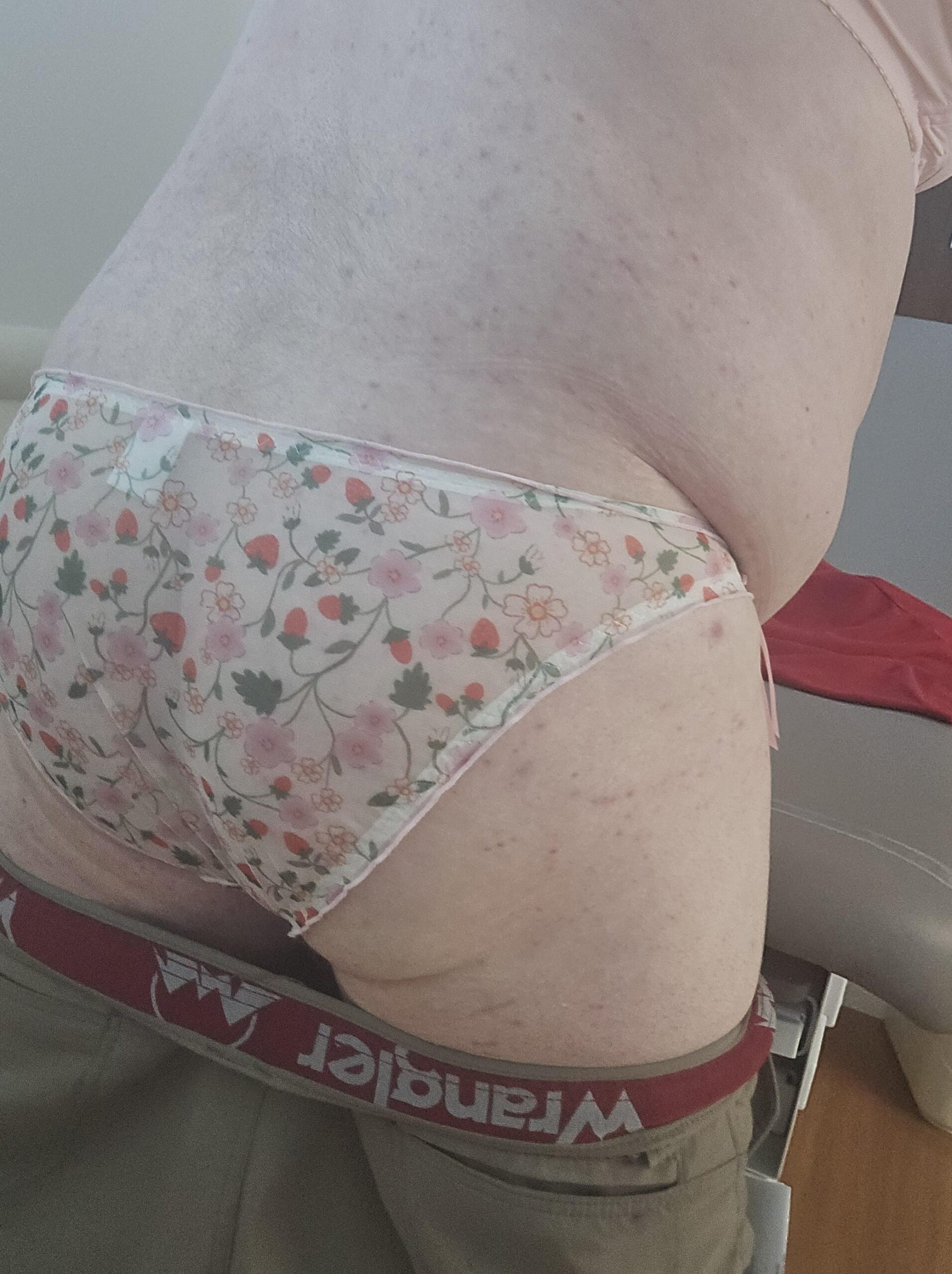 I am a sissy who needs to be bullied by men
