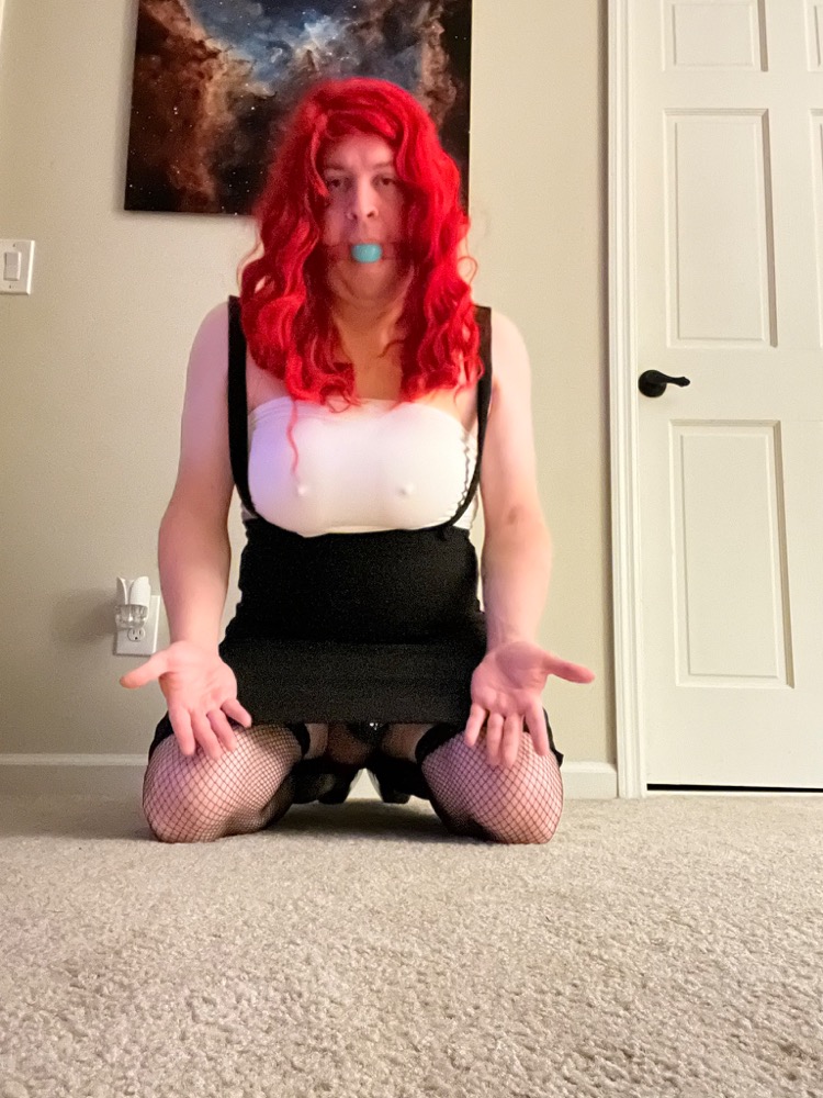 Desperate sissy sl*t exposure