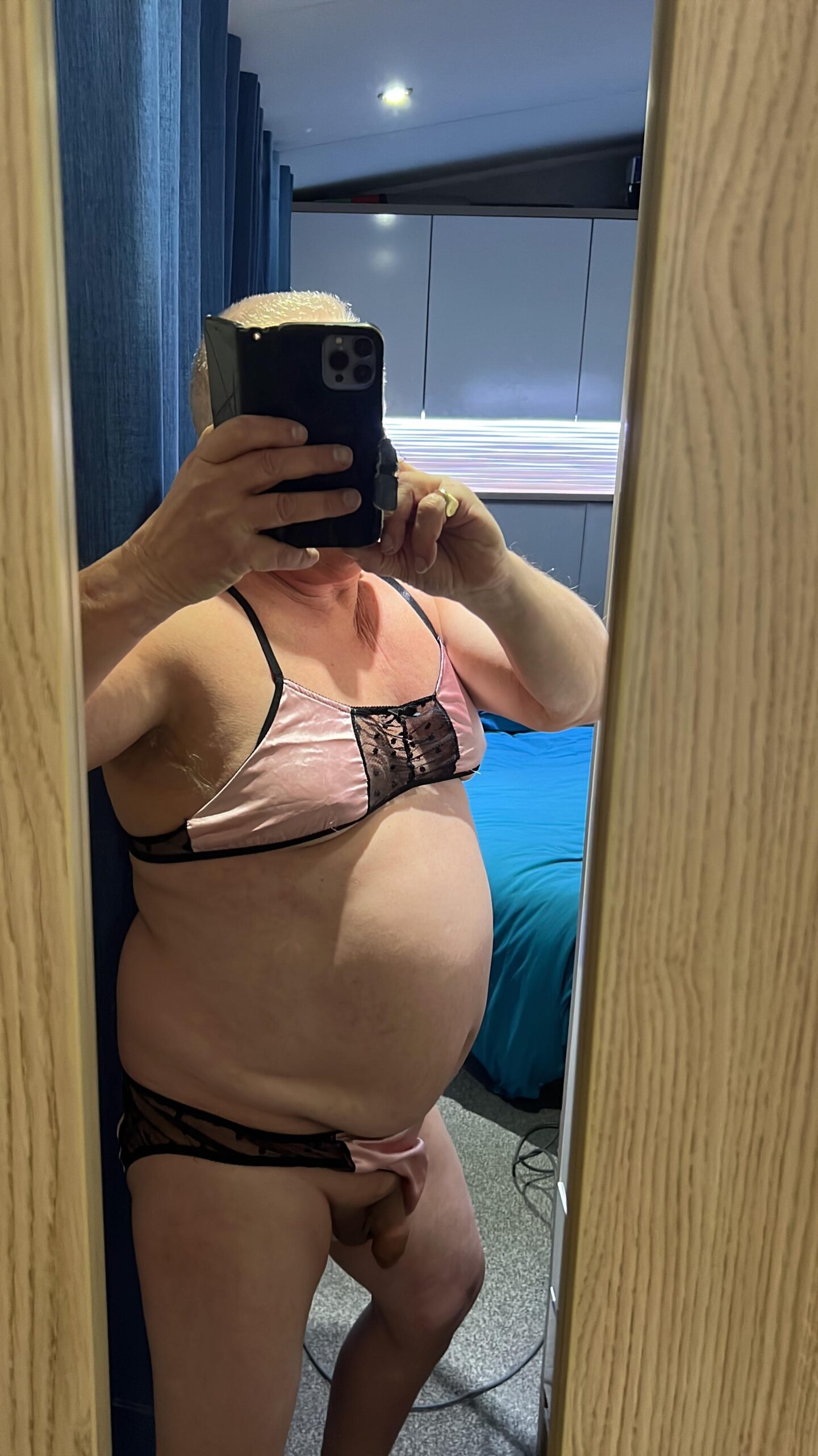 Exposeme and humiliate me