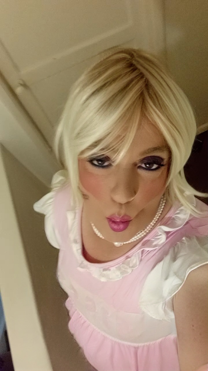Sissyjosiedee looking to be exposed permanently