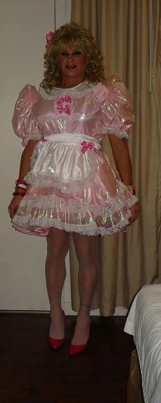 Exposing pics of closet sissy hanna UK