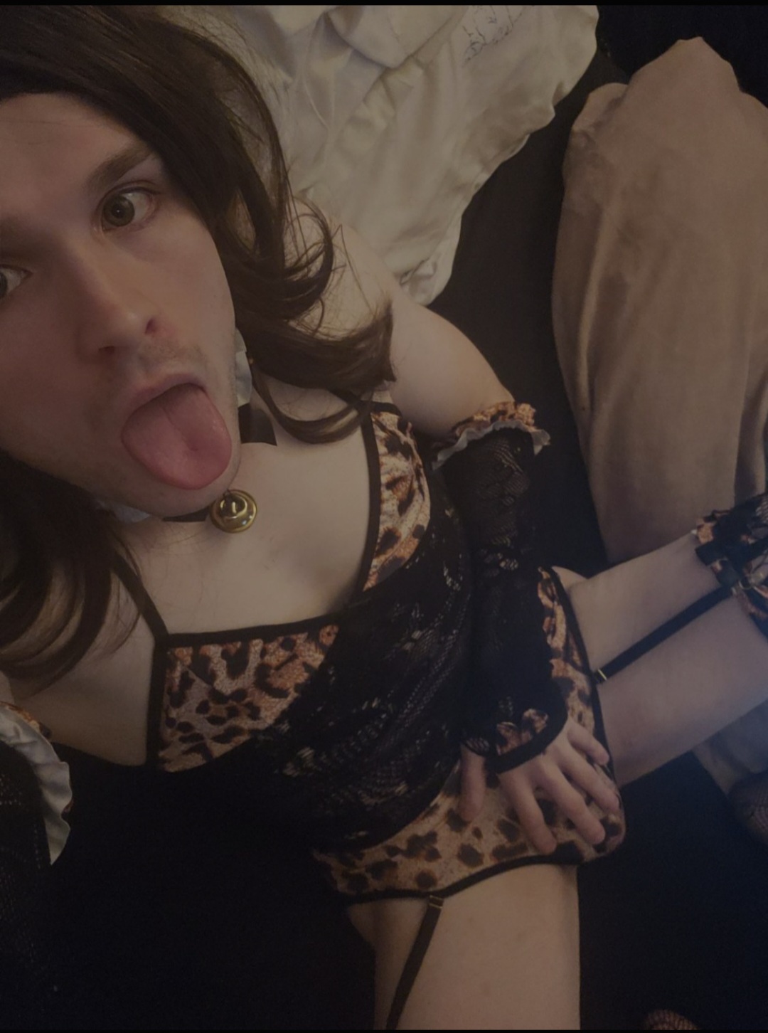 wh*re can’t stay away