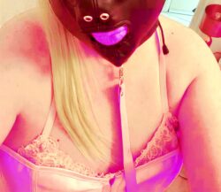 Katy Minou exposed – kiss me