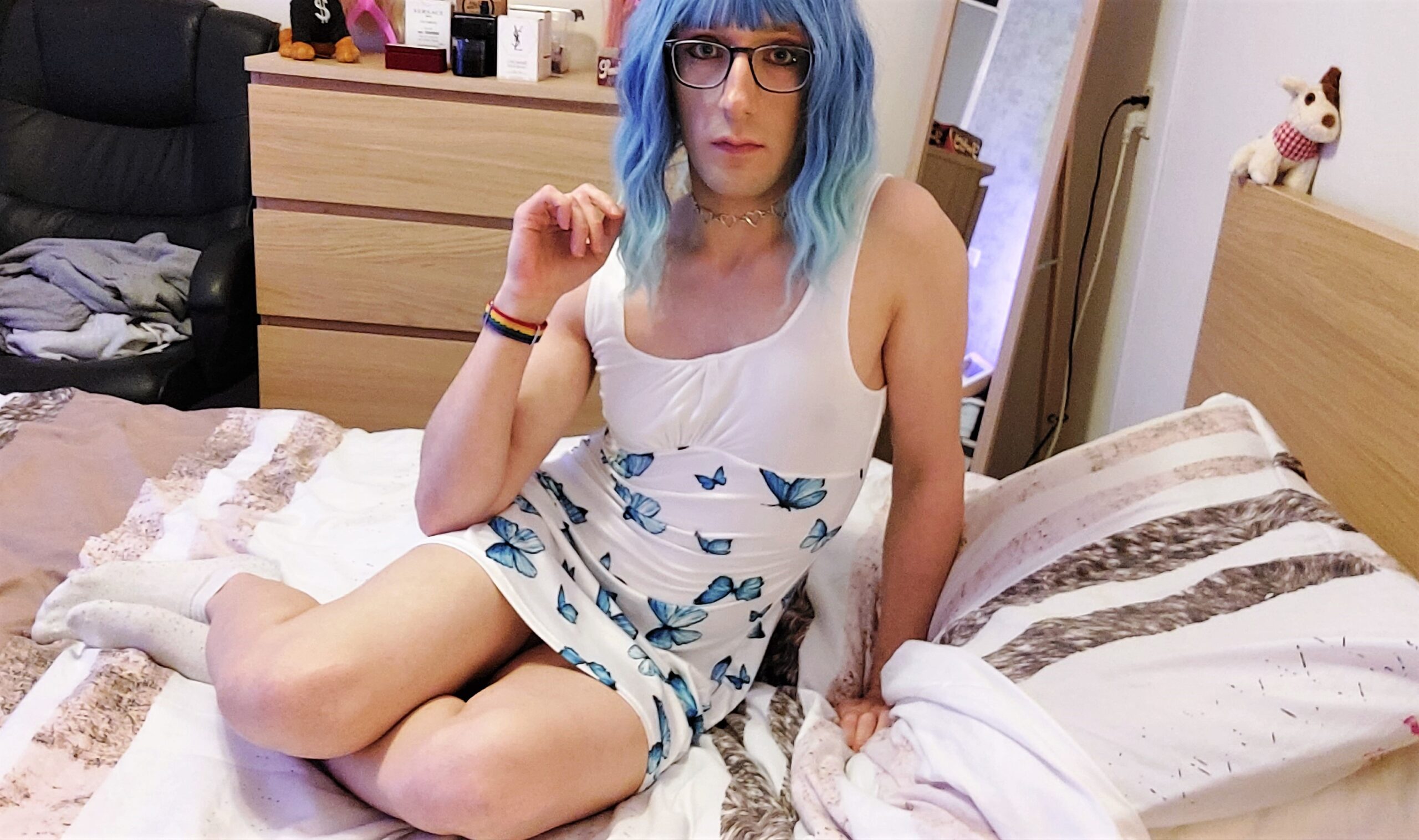 Blue haired sissy Jaymie craves exposure 24/7