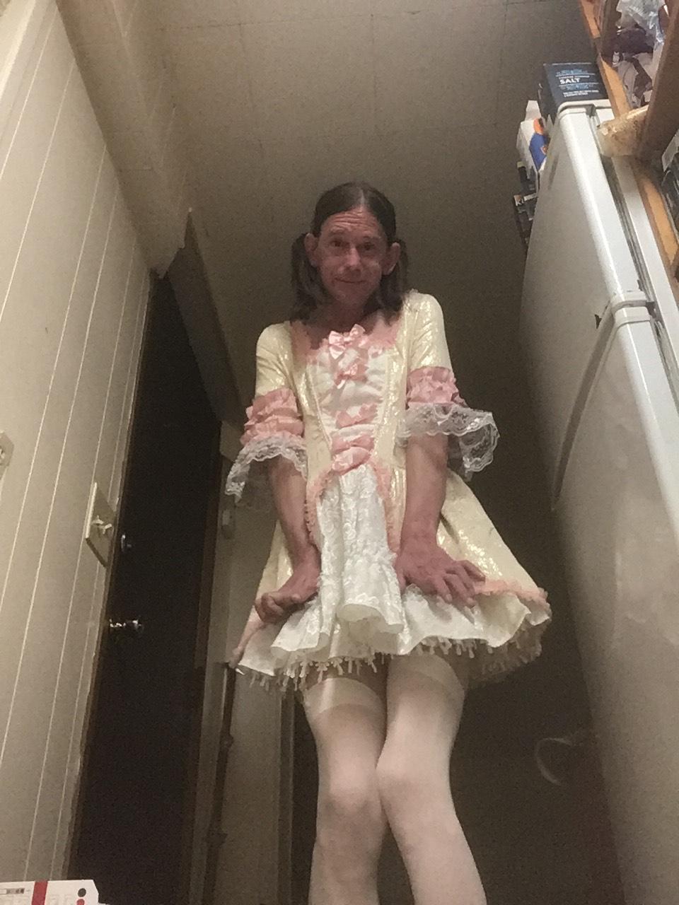 Gwen is a pretty little sissy sl*t