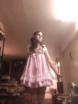 Gwen is a pretty little sissy sl*t