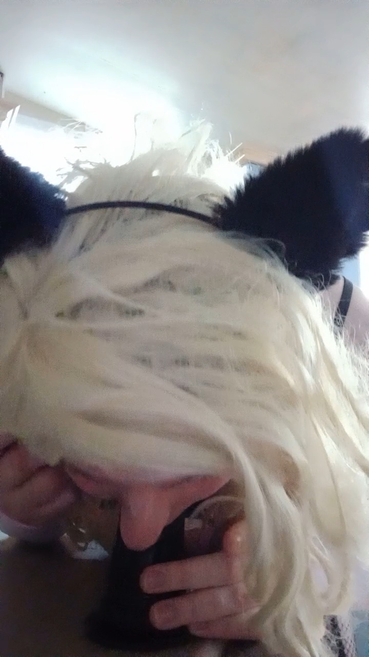 sl*t kitten girl sucking big dildo