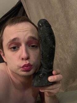 Closet sissy wants to be famous an to have an owner