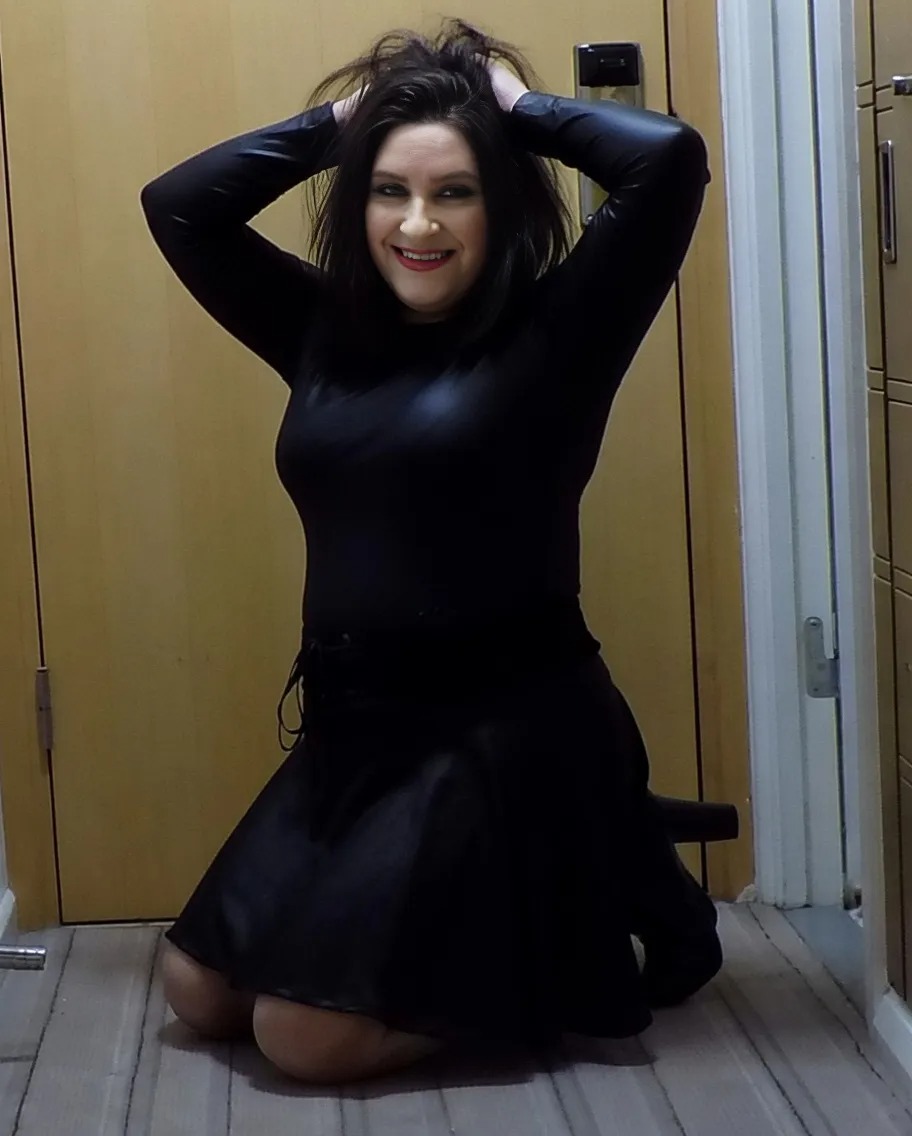 Expose this little sissy sl*t hanna