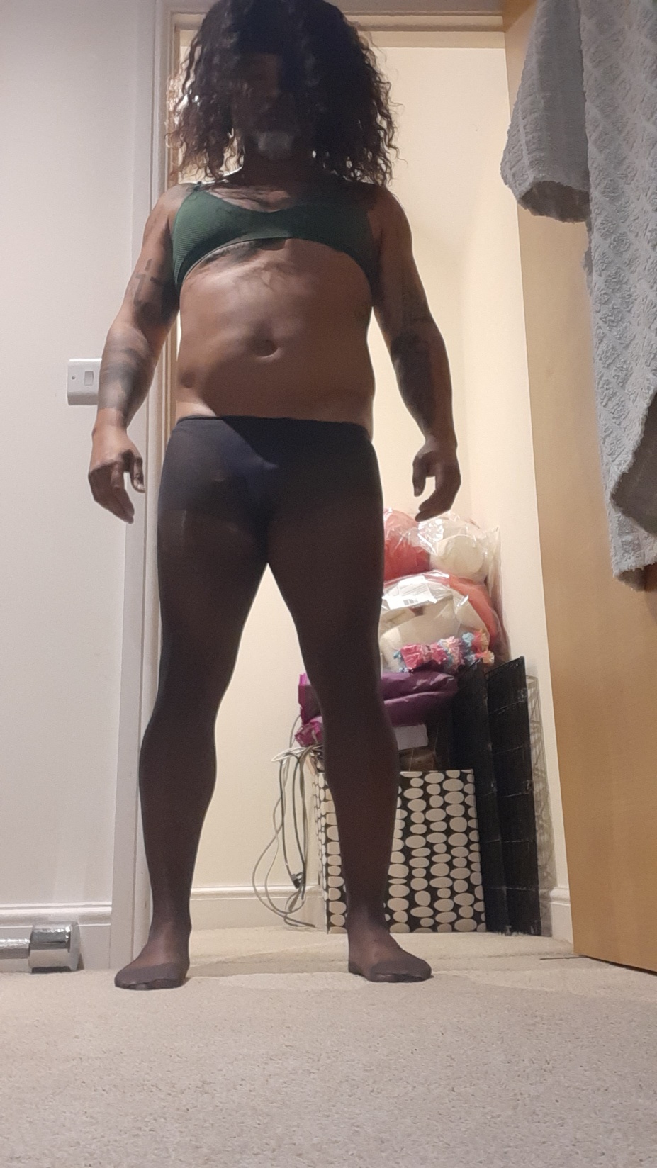 Expose Black balless sissy