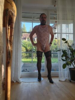 Sissy Ralf at home