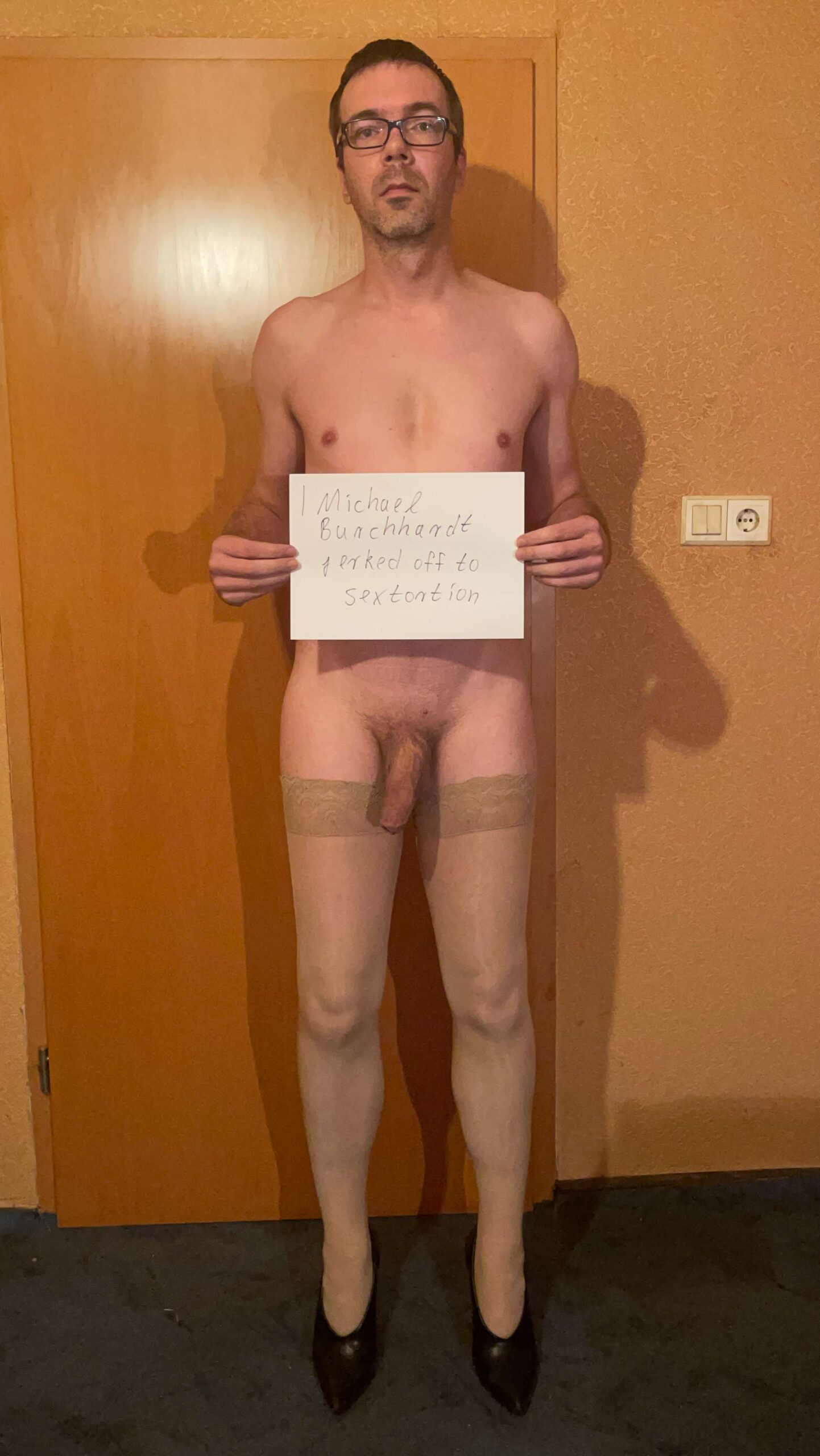 EXPOSE ME!!!!