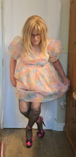 Sissy Curtsy Practice