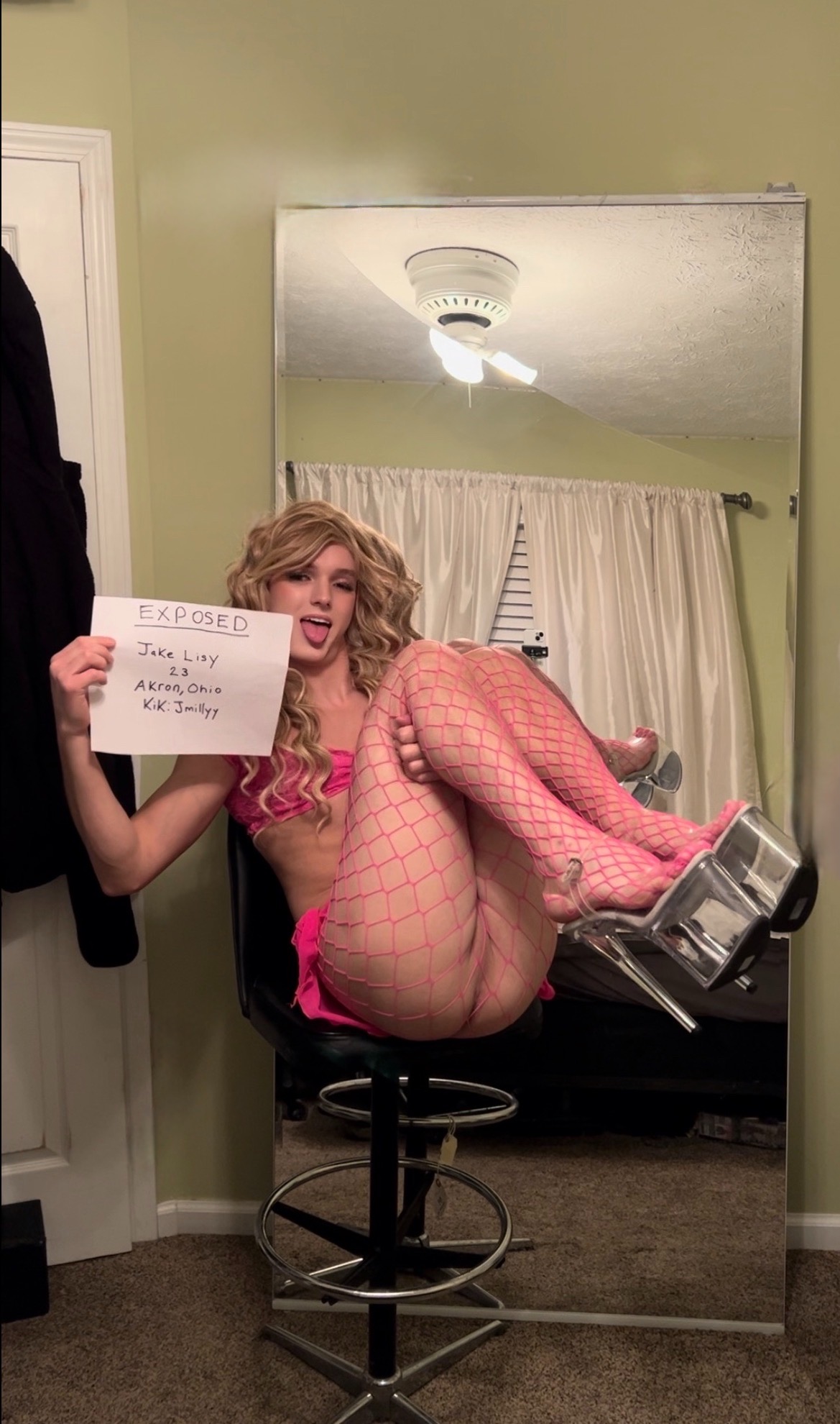 Her Google album links are in caption