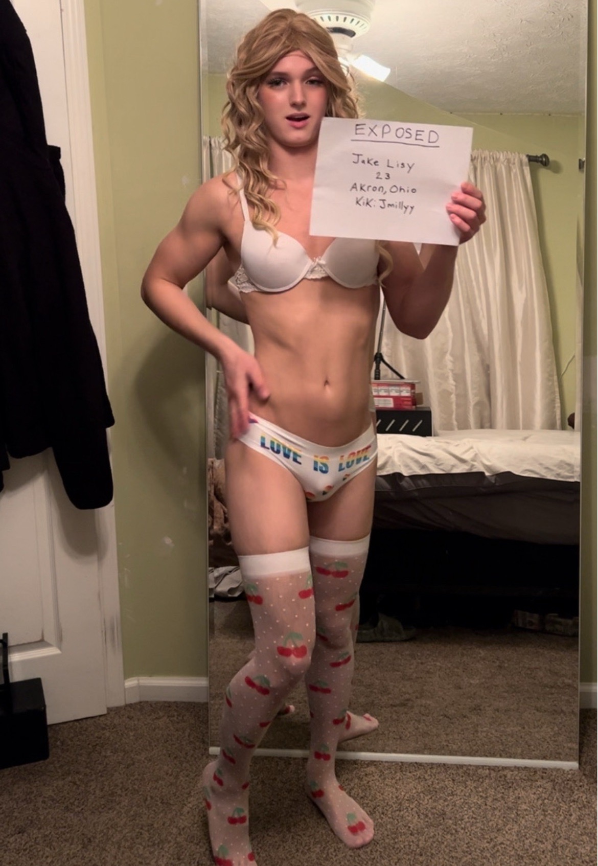 Her Google album links are in caption