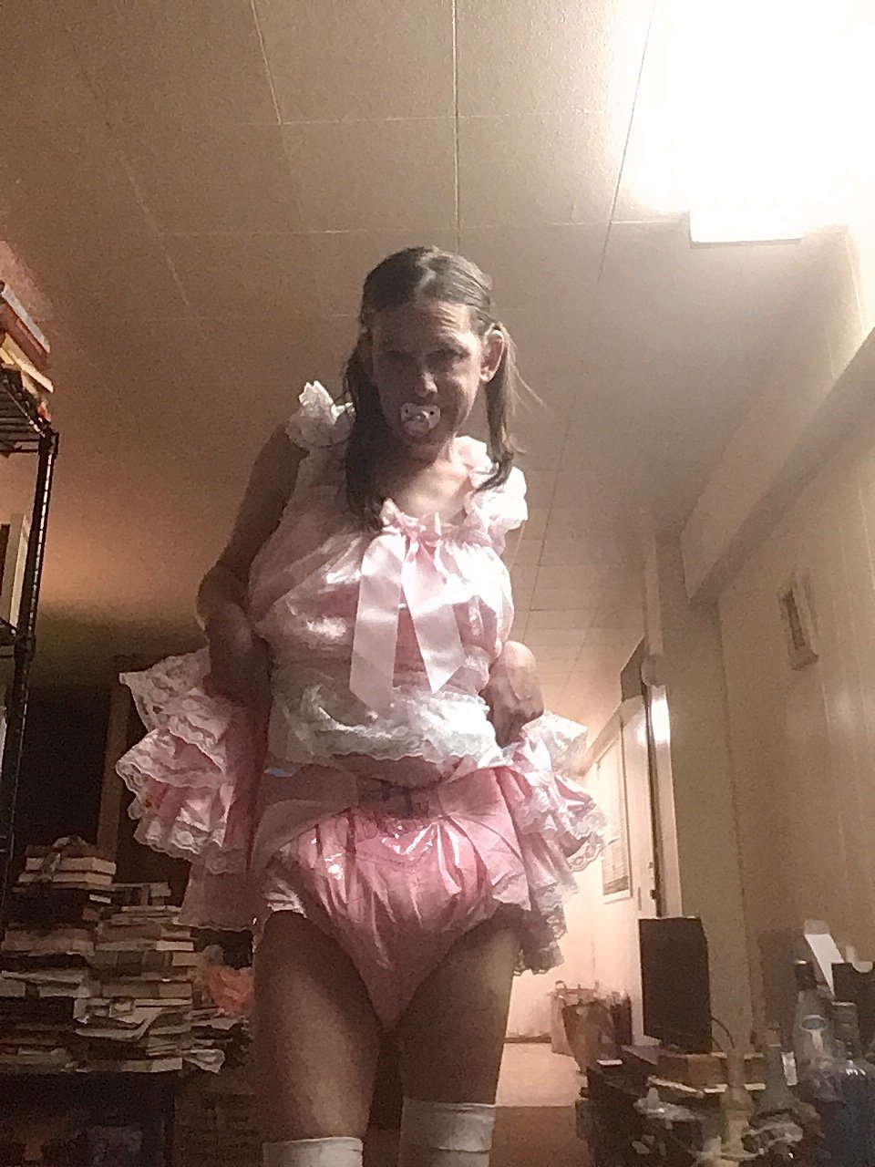 Gwen is a such a slly diaper sissy