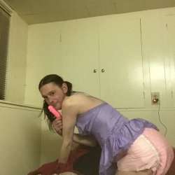 Gwen is a such a slly diaper sissy