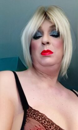 Sissy maid Josie Dee