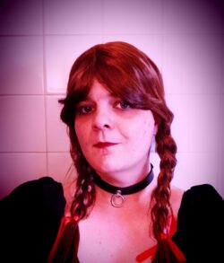 Sissy Raphaela shows her Face
