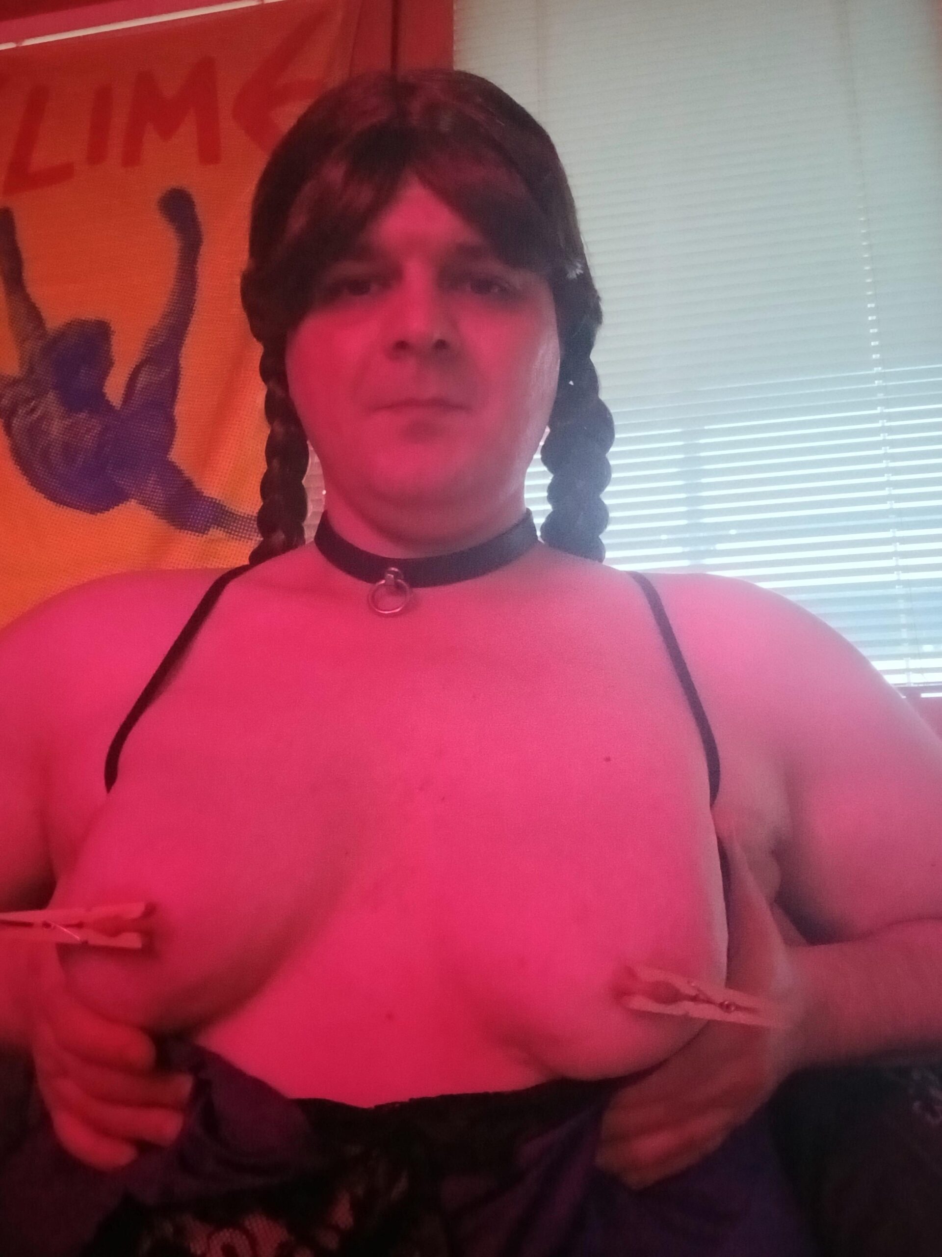 Sissy Raphaela shows her Face