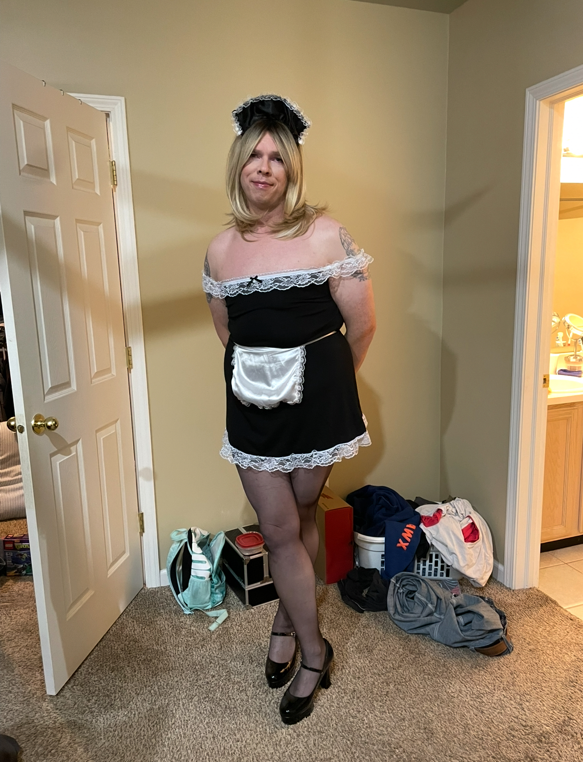 Cuckold sissy maid