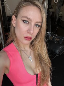 EXPERIENCE SISSY EXPOSURE TRAINING WITH MOMMY