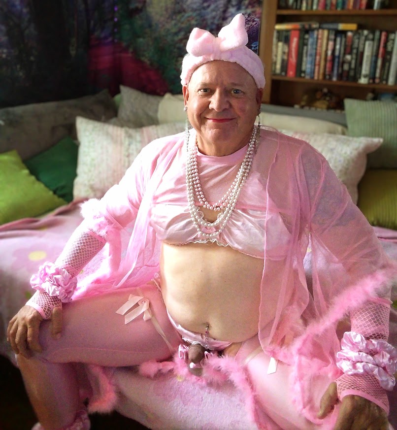 Wigless Sissy Gary Seddon craves exposure!