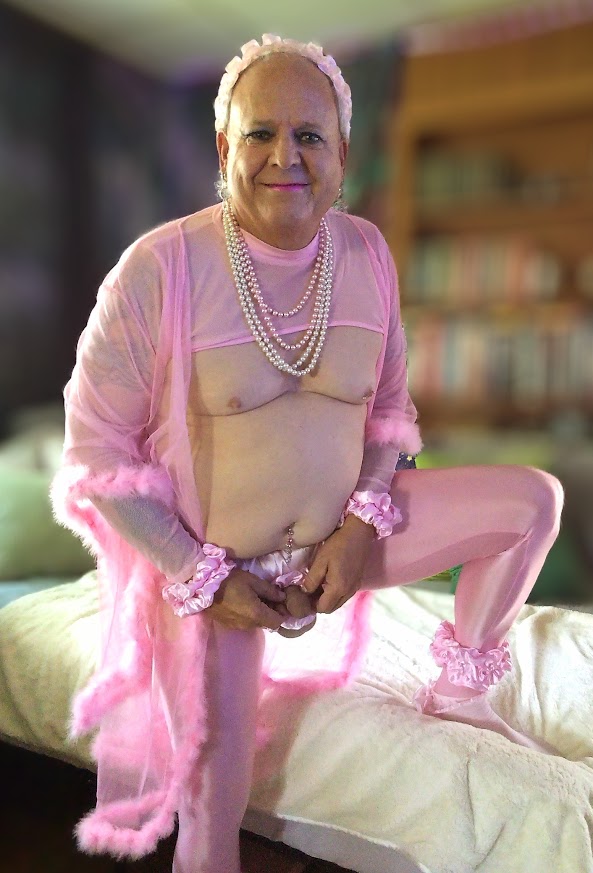 Wigless Sissy Gary Seddon craves exposure!