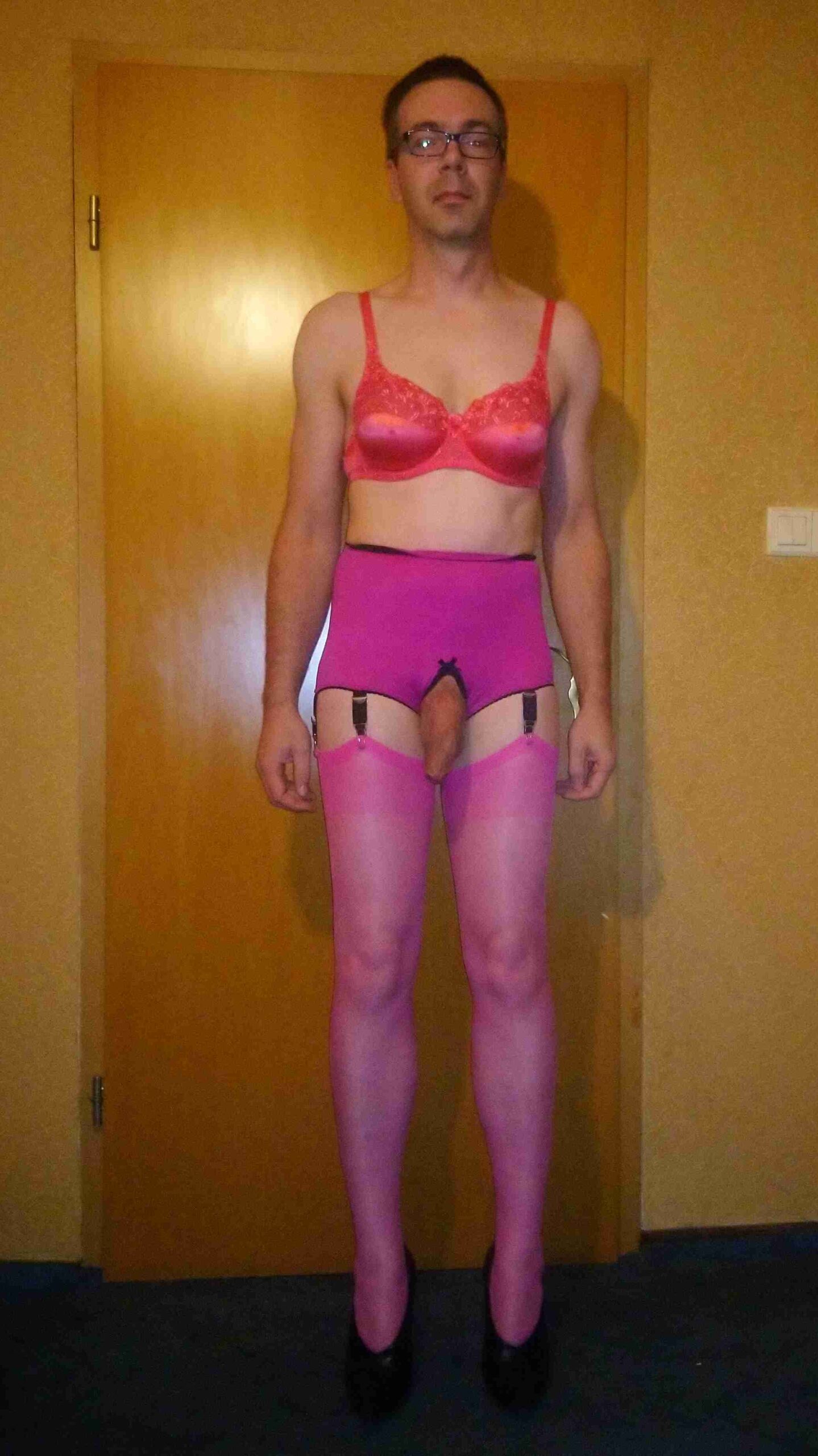 EXPOSE ME HARD