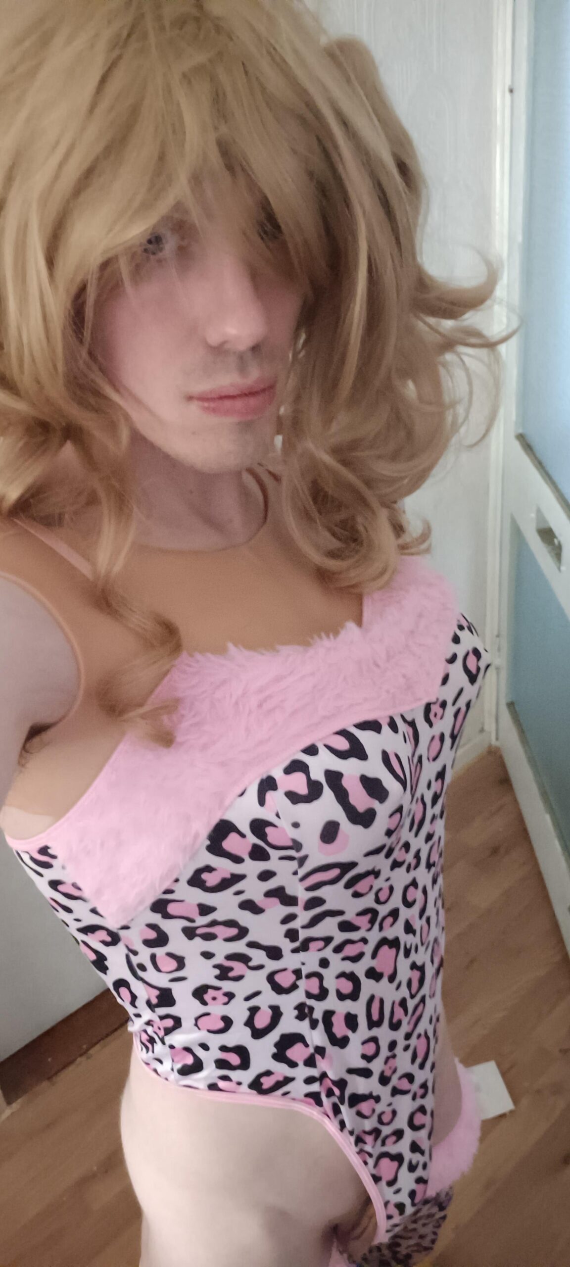 Blonde sissy 30m