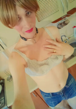 Sissy in kitchen