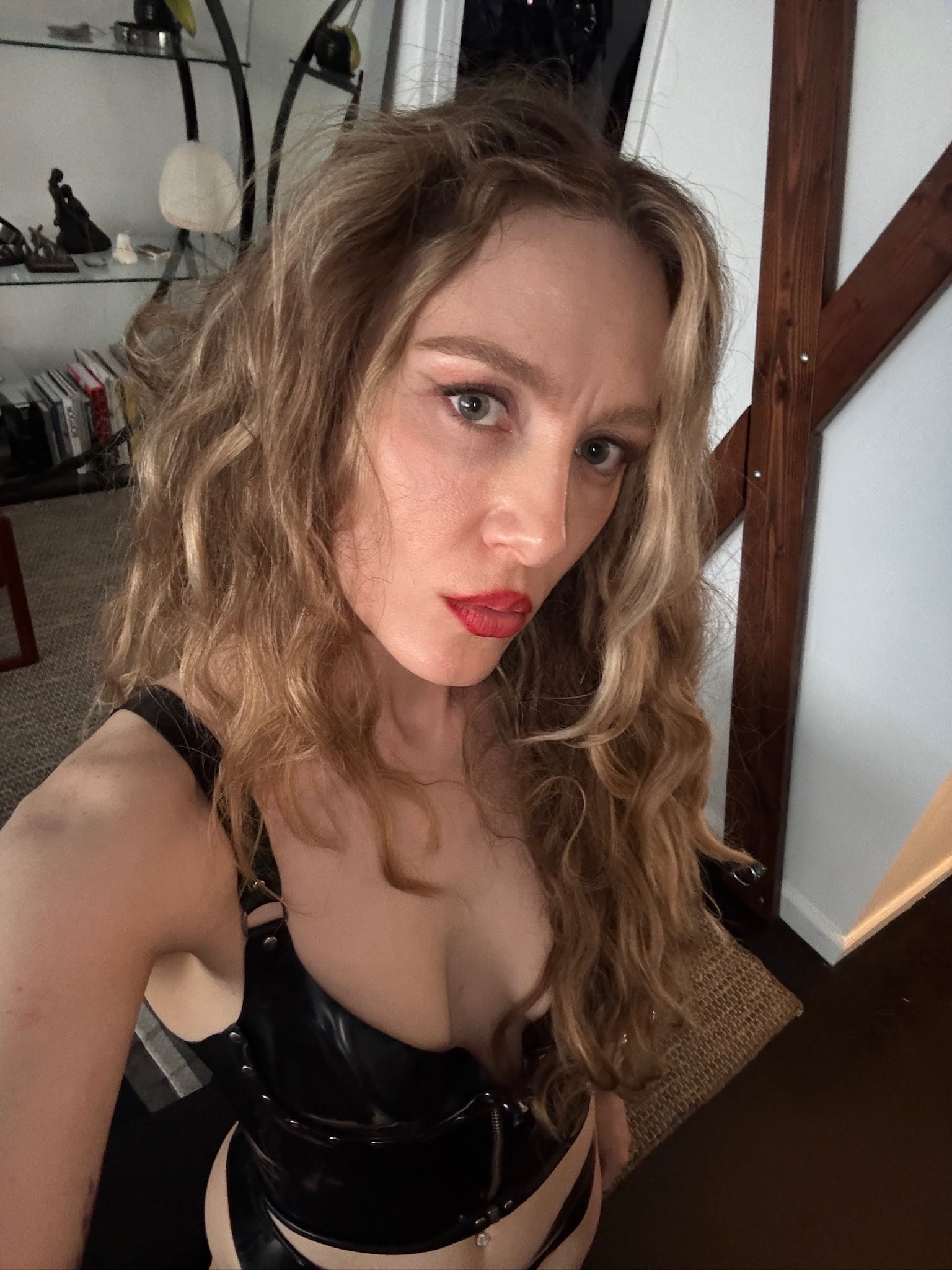 EXPERIENCE EXCLUSIVE SESSION FOR NEWBIE SISSY SUB
