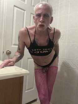 Sissy wants exposure